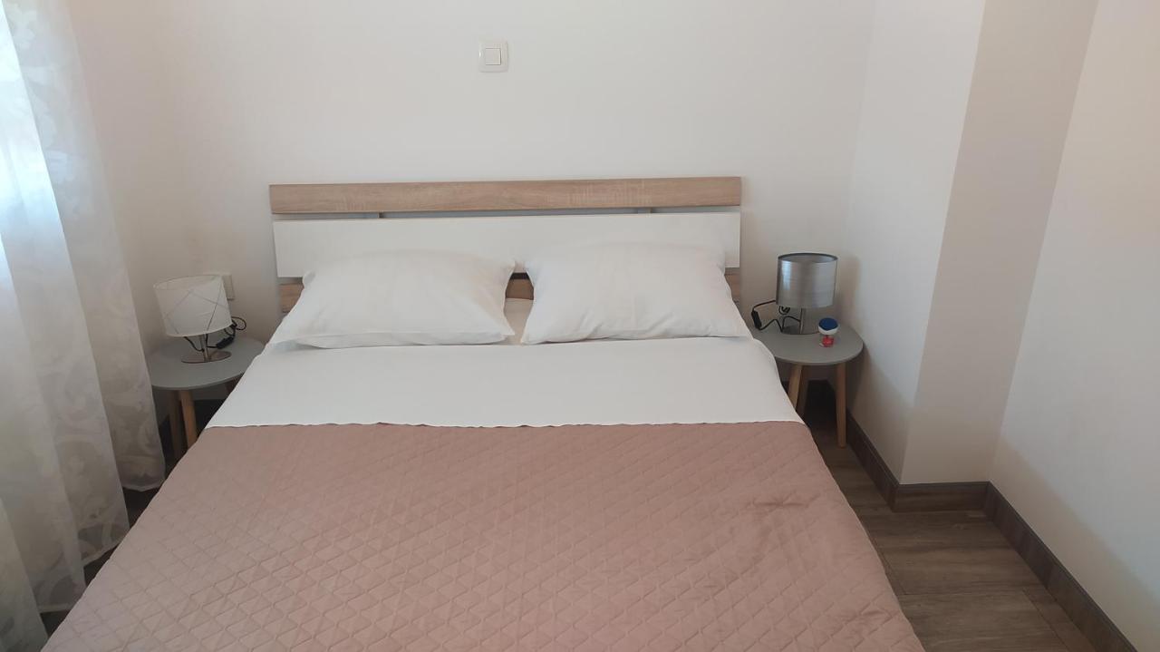 Apartman Greta Sukošan Eksteriør billede