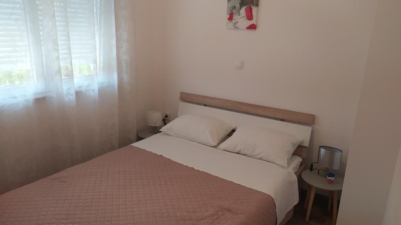 Apartman Greta Sukošan Eksteriør billede